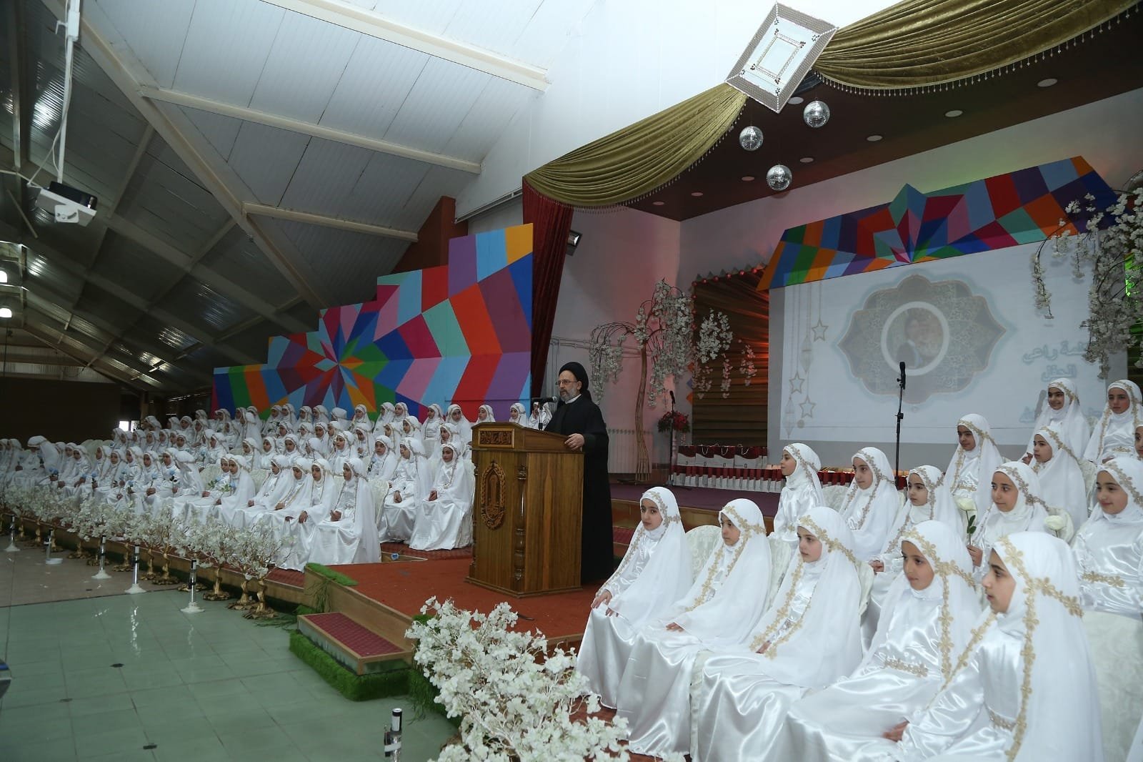 في احتفال تكريمي لزهرات ثانوية الجواد(ع) في البقاع فضل الله: لتنشئة جيل أخلاقي يبني دولة النزاهة والحرية