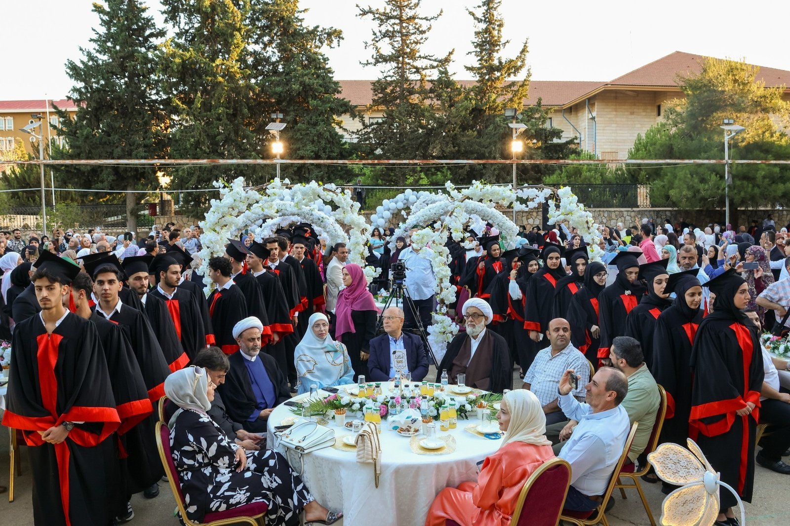 ثانوية الإمام الجواد تحتفل بتكريم طلابها الناجحين في شهادة الثانوية العامة