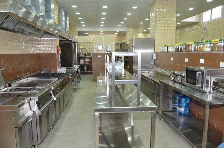مطبخ مجهز بأدوات طهي ستانلس ستيل داخل مبرّة الحوراء (ع) في لبنان لتحضير الوجبات | Stainless steel equipped kitchen inside Al Hawraa Care Institution in Lebanon for meal preparation