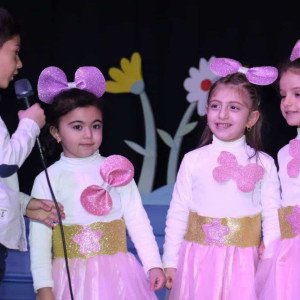 قسم رياض الأطفال يحتفل بعيدي الأم والطفل