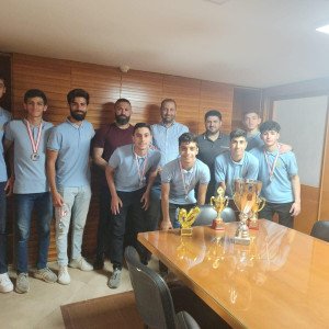 الجامعة العربية المفتوحة تُتوج طلاب ثانوية الحسن في بطولة كرة القدم وميني فوتبول