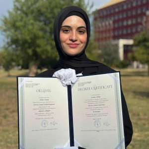 مرتبة الشرف للطالبة ياسمين في علم الفلك