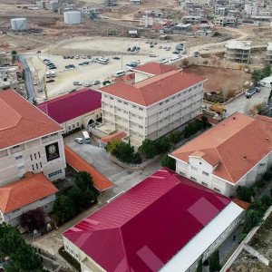 ثانوية البشائر تؤكد سلامة طلابها وكادرها بعد استهداف محيط المؤسسة