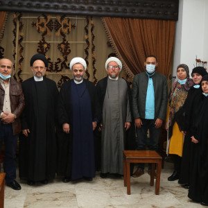 العلّامة السيد علي فضل الله خلال استقباله وفداً من مدرسة الإمام الحسين(ع) في البقاع الغربي