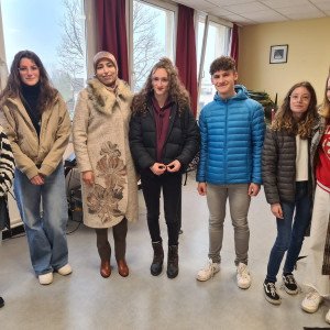 مديرة ثانوية الجواد تزور فرنسا وتوقع مشروع توأمة مع مدرسة فرنسية