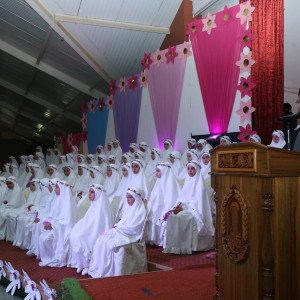 فضل الله في تكريم المكلفات في ثانوية الجواد(ع):المشكلة في الطائفية التي فرغت الدين من مضامينه الأخلاقية والإنسانية