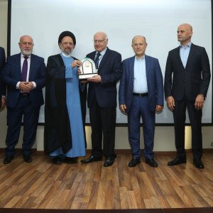 في ذكرى المرجع فضل الله(رض) بهمن تكرم البروفسور العلم في مؤتمرها العلمي حول قصور القلب فضل الله: انقاذ البلد مرهون بعلاج قلب الطبقة السياسية