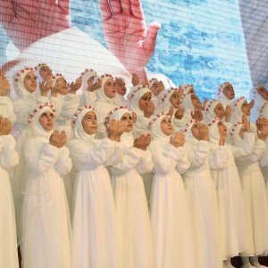 مدارس المبرّات تكرّم 400 زهرة من زهراتها بلغن سن التكليف