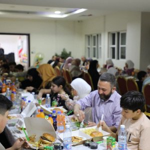 طلاب جامعة USAL يكرّمون أيتاماً من مؤسسات مختلفة