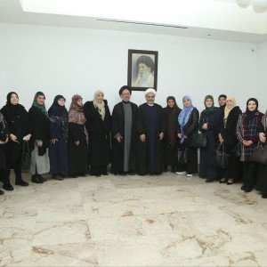 العلامة فضل الله يستقبل الهيئة النسائية للمبرّات