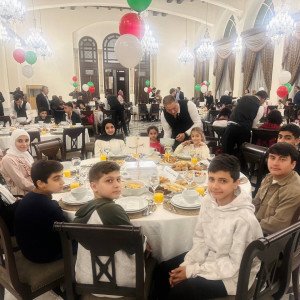 سلام وعقيلته يستضيفان أطفالًا أيتامًا على مائدة إفطار رمضاني في السراي الحكومي